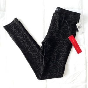 🦓 2/$35 🦓 Celebrity Pink Velvet Skinny pant NWT